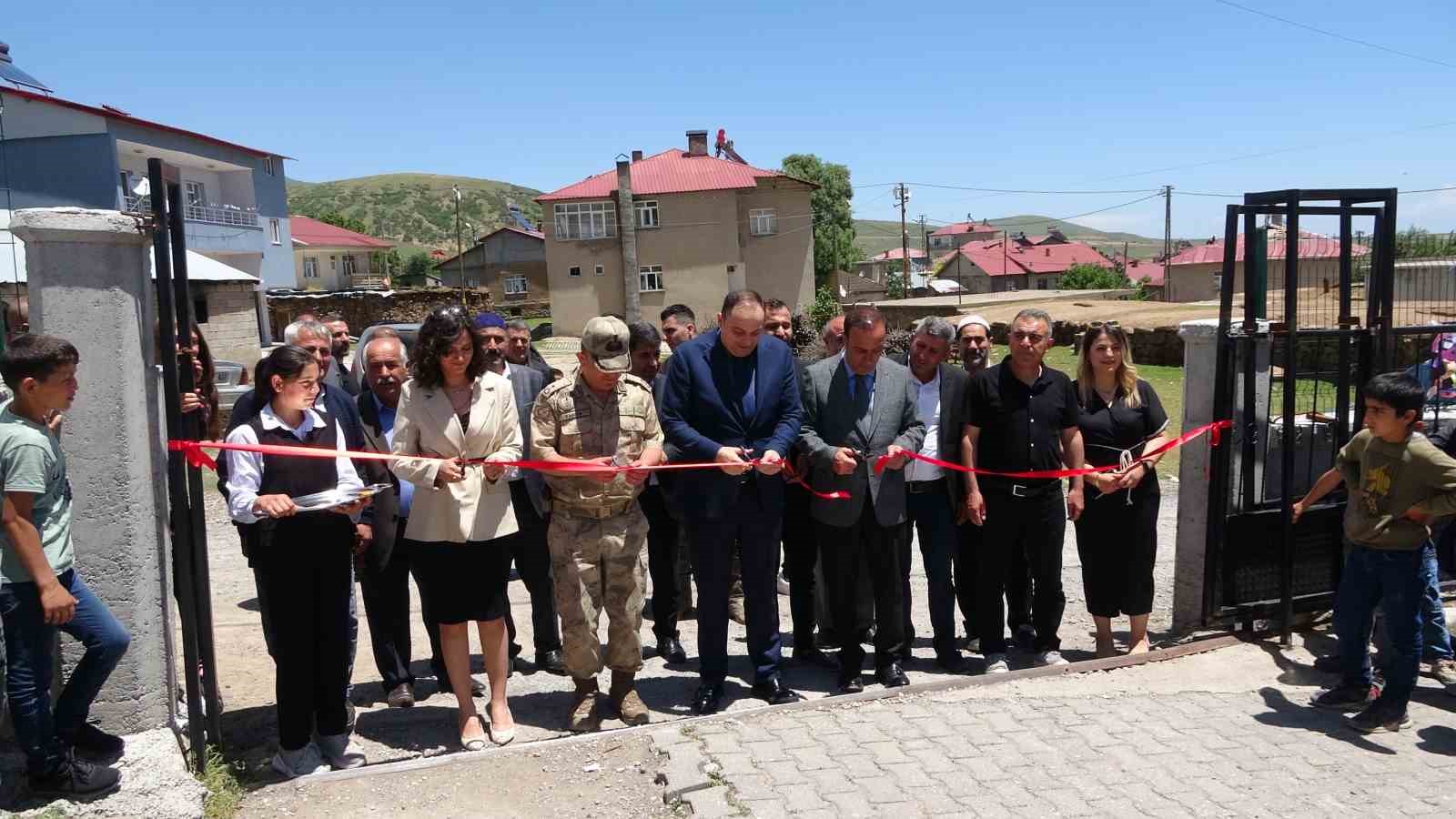 Tatvanlı öğrencilerden ünlü ressamlara taş çıkartacak eserler
