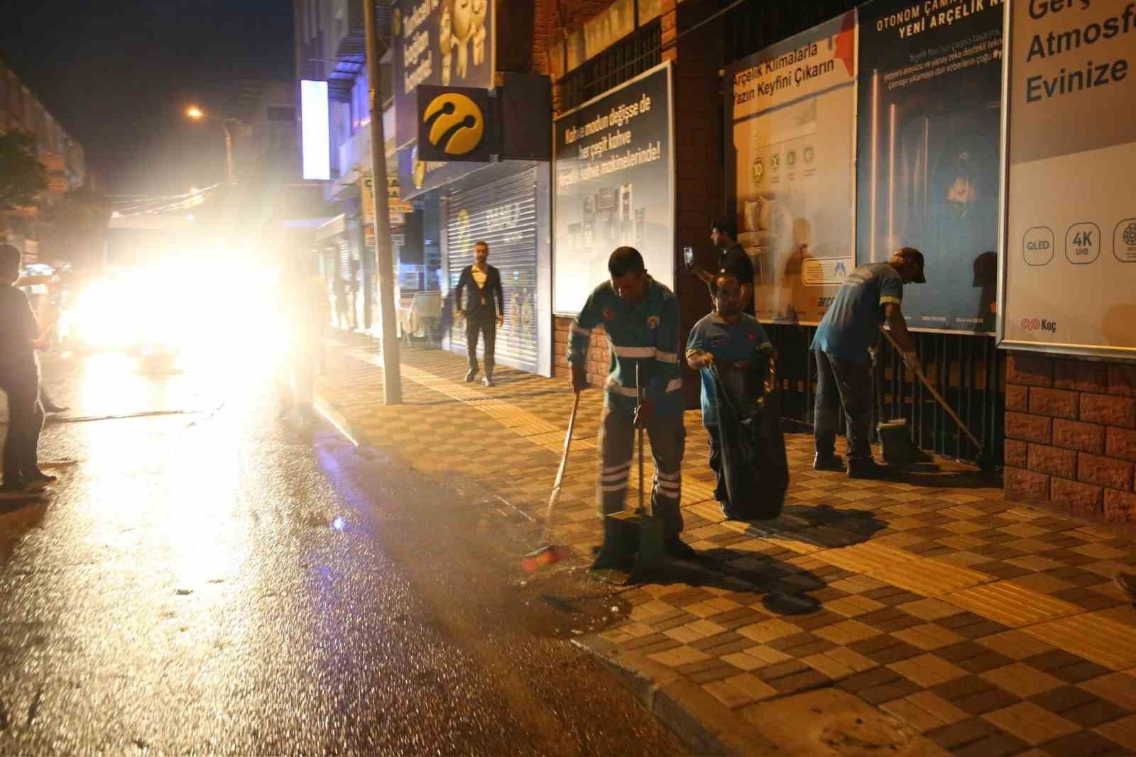 Ceyhan Belediyesi’nden kentte bayram temizliği
