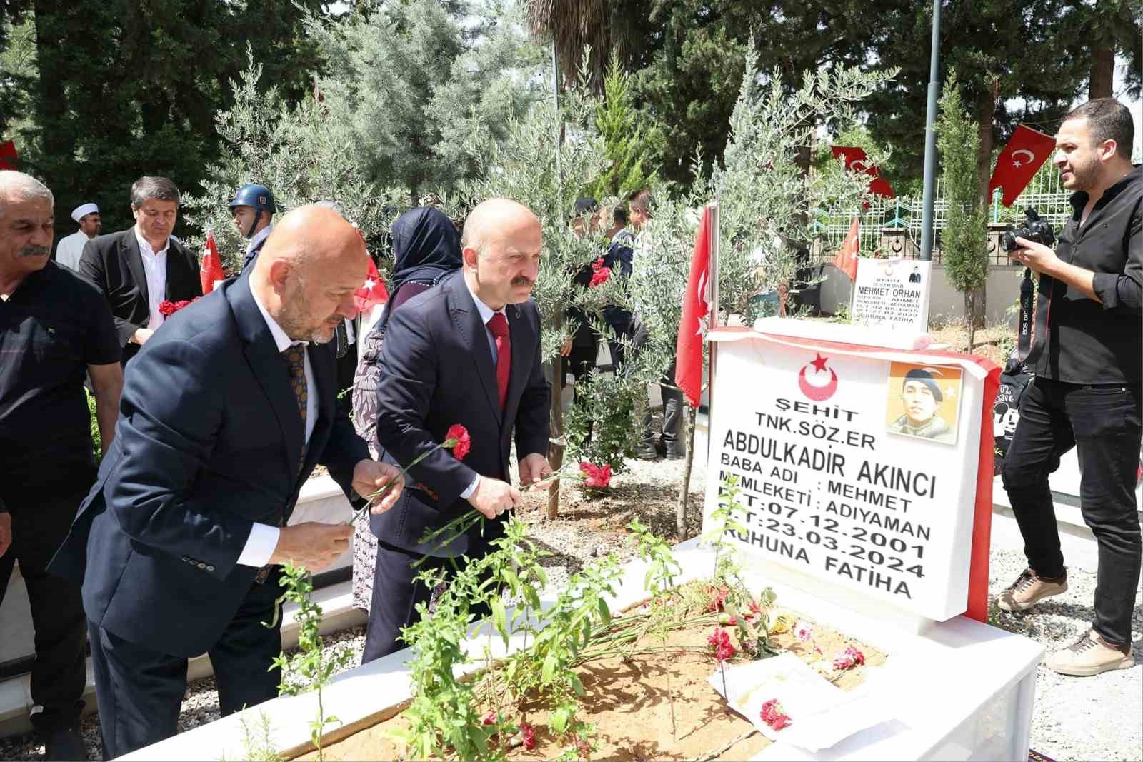 Kent protokolü şehitlik ziyaretinde bulundu
