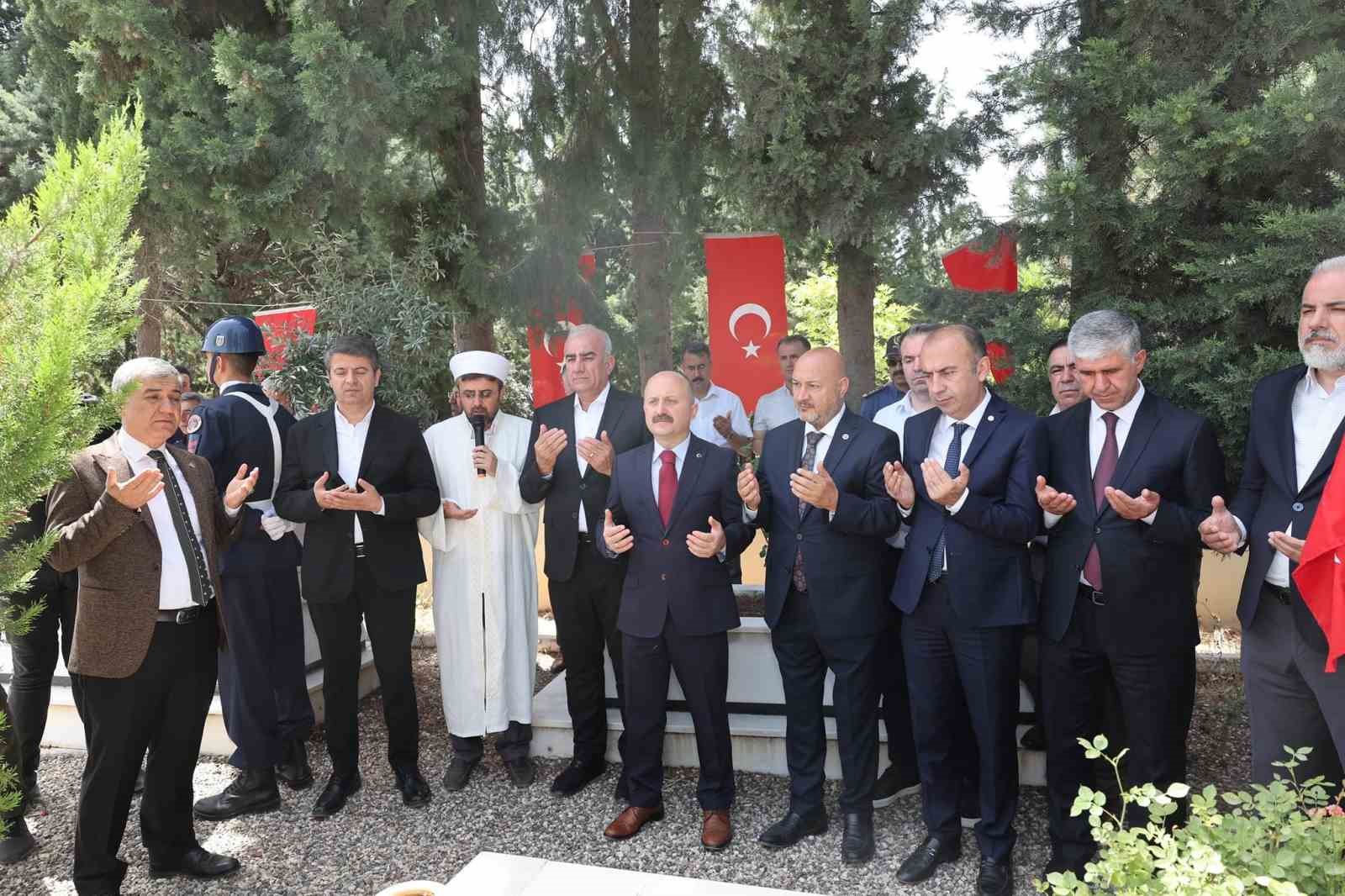 Kent protokolü şehitlik ziyaretinde bulundu
