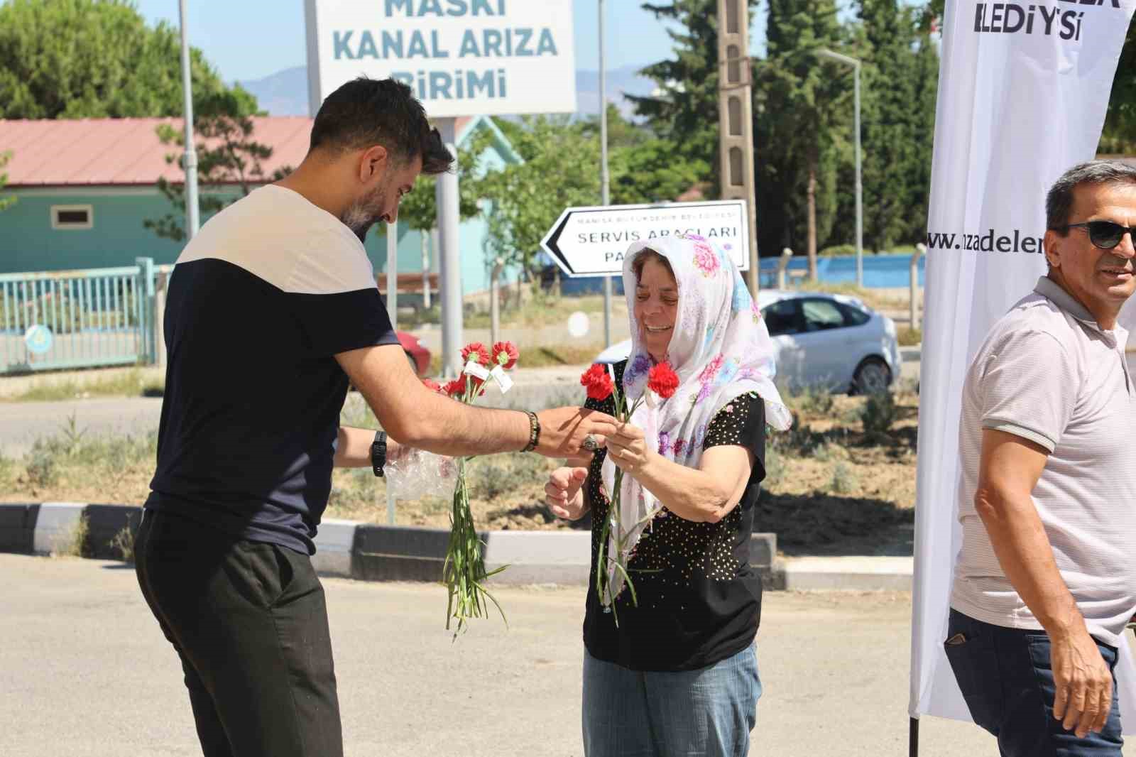 Şehzedeler Belediyesi kabristanda yüreklere dokundu
