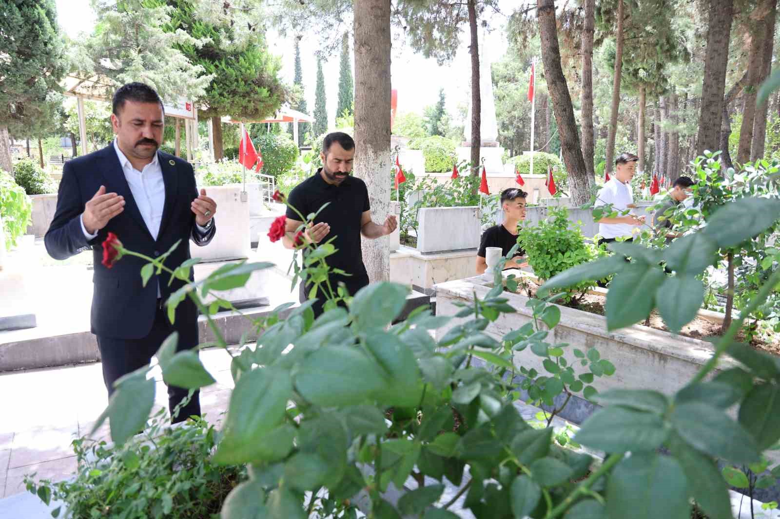 Başkan Nar, “Rabbim bizleri şehitlere layık kardeş olmayı nasip etsin”
