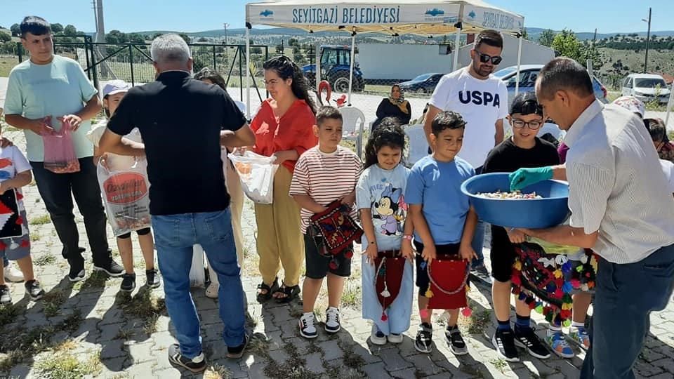 Numanoluklular ’adak arefeliği’ geleneğinde yine bir araya geldi
