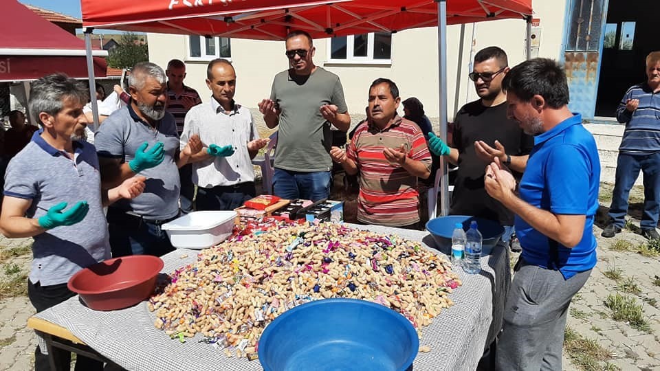 Numanoluklular ’adak arefeliği’ geleneğinde yine bir araya geldi
