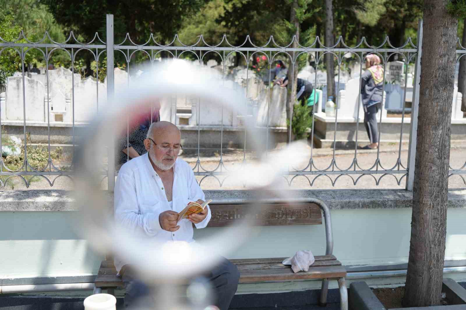 kurban Bayramı öncesi mezarlıklar doldu taştı
