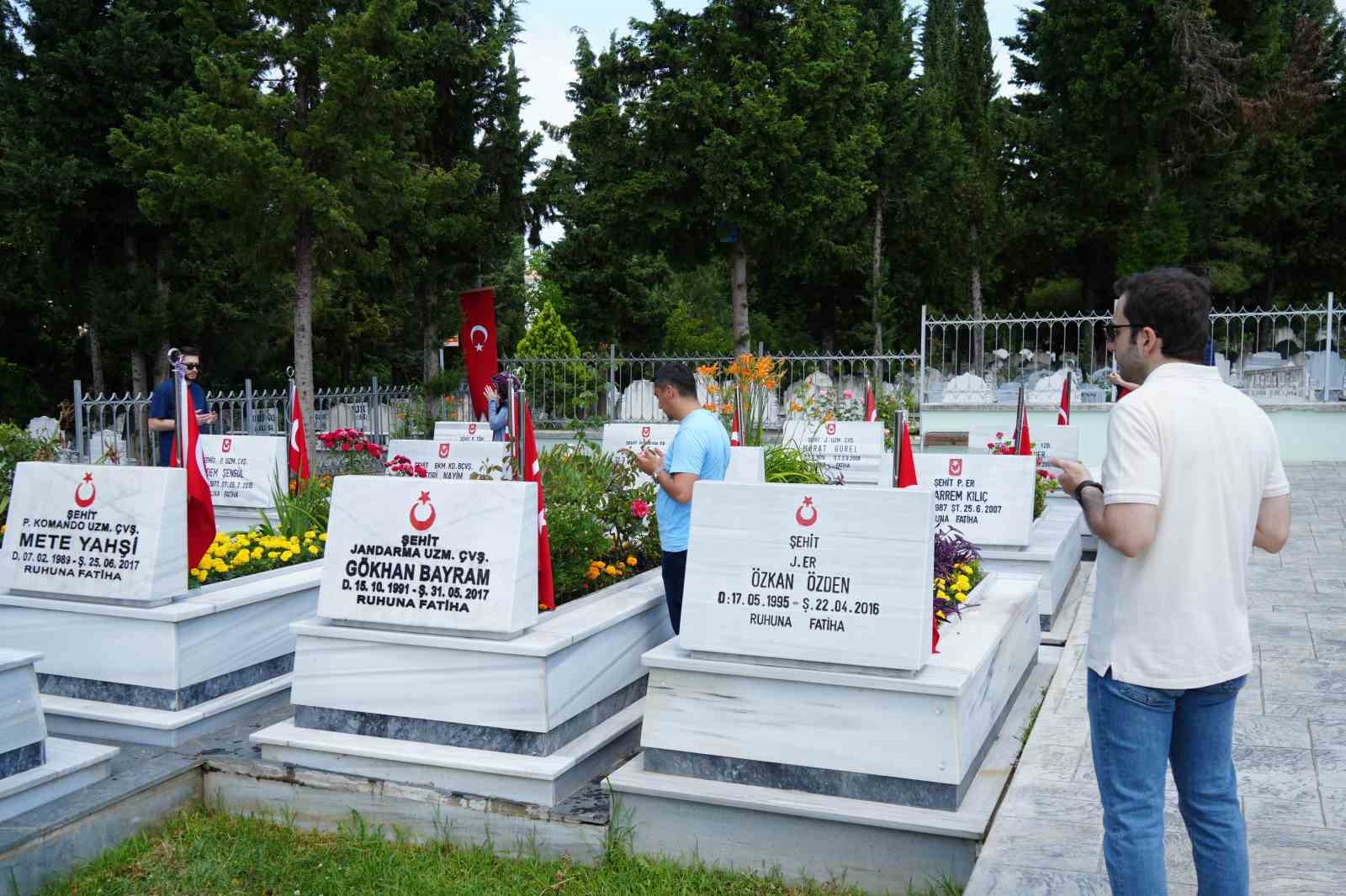 kurban Bayramı öncesi mezarlıklar doldu taştı
