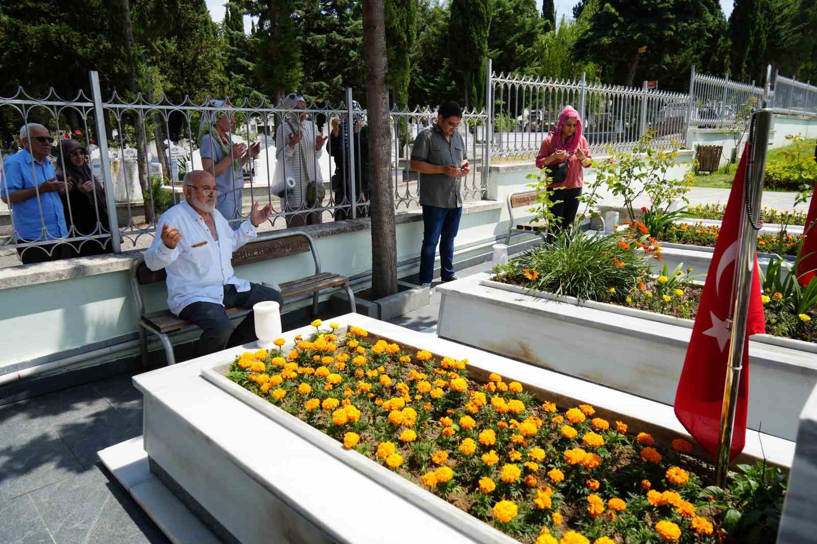 kurban Bayramı öncesi mezarlıklar doldu taştı
