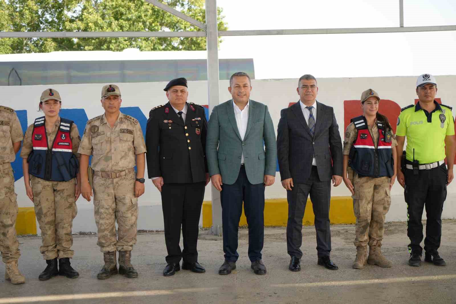 Kilis Valisi Şahin sürücüleri uyardı
