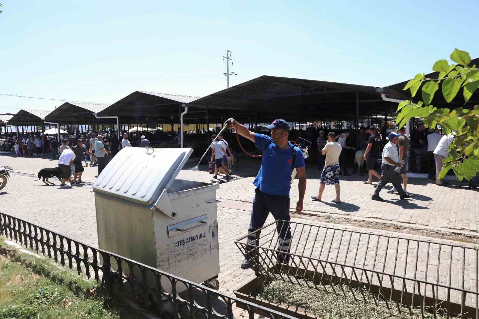 Başkan Yetişkin’den arife mesaisi
