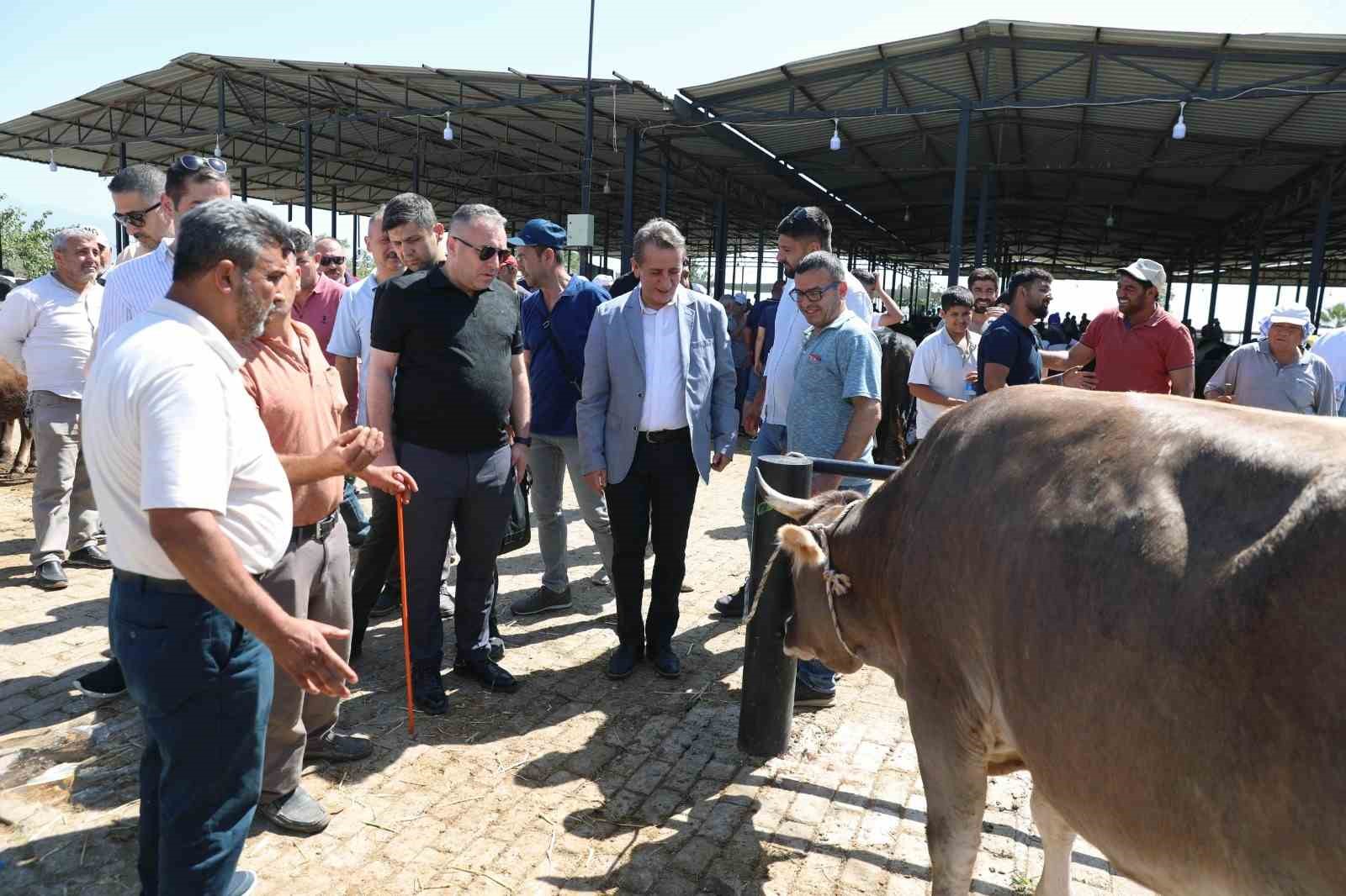 Başkan Yetişkin’den arife mesaisi
