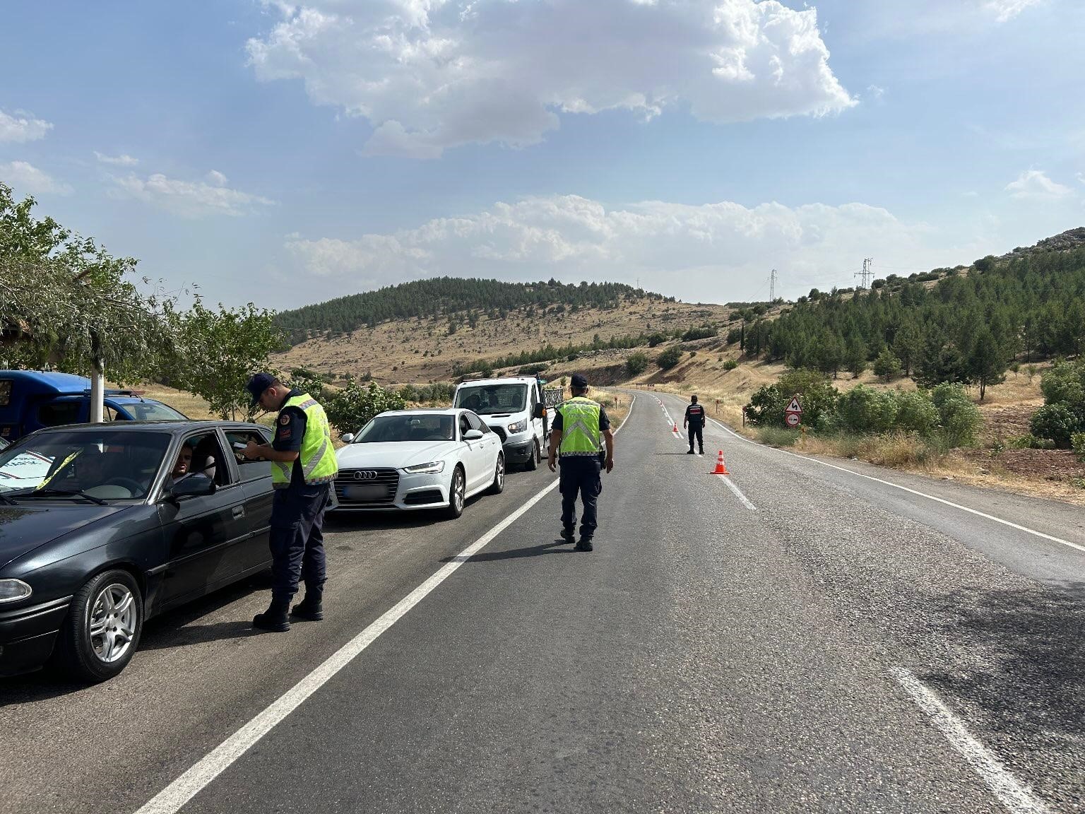 Gaziantep’te jandarma ekipleri bayram tedbirlerini yoğunlaştırdı
