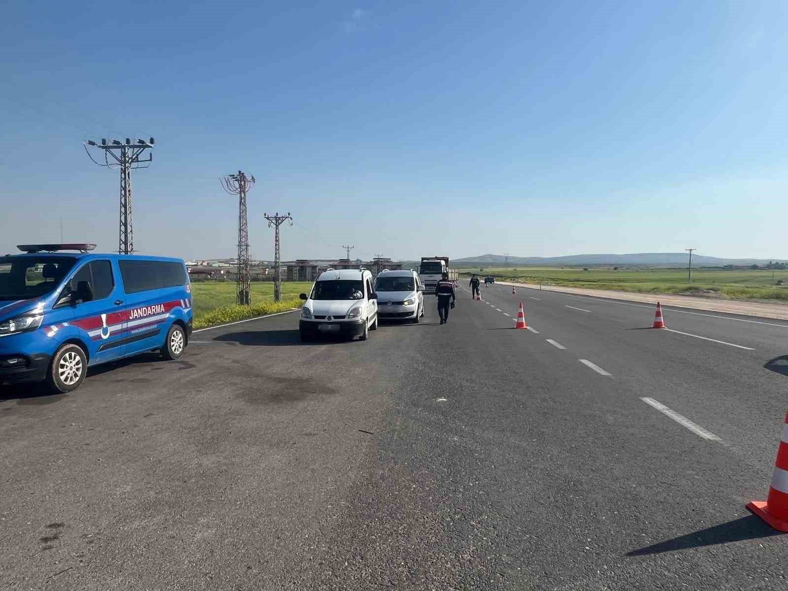 Gaziantep’te jandarma ekipleri bayram tedbirlerini yoğunlaştırdı
