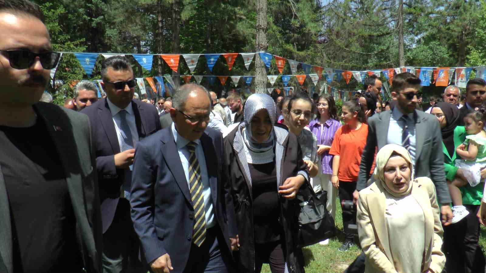 Bakan Özhaseki: “Sorunlarımız elbette var ama çözecek güç de Cumhur İttifakı’ndaki birlikte var”
