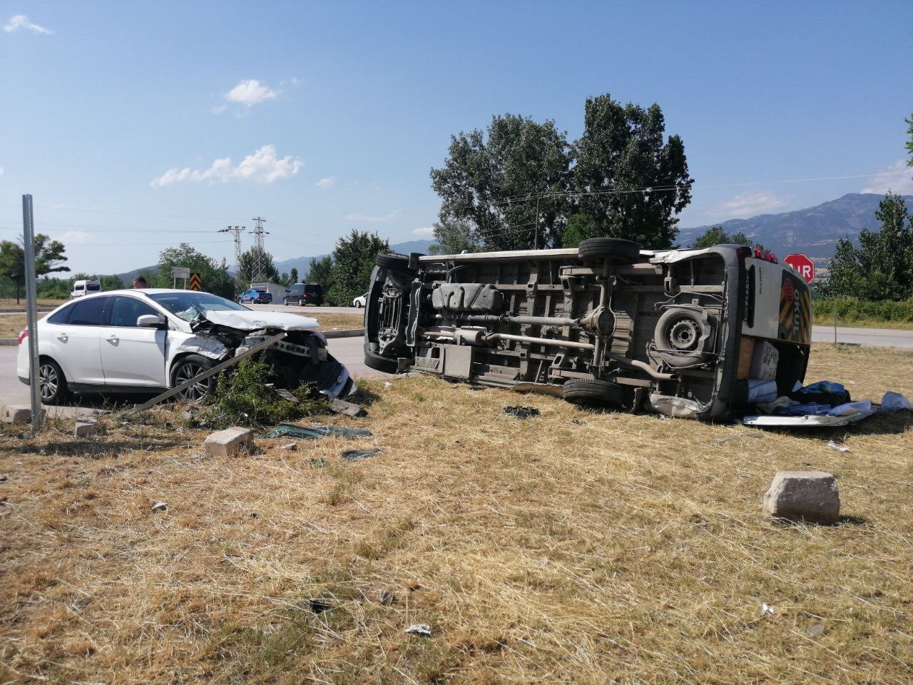 Tokat’ta bayram tatiline giderken kaza yaptılar: 3’ü ağır 18 yaralı
