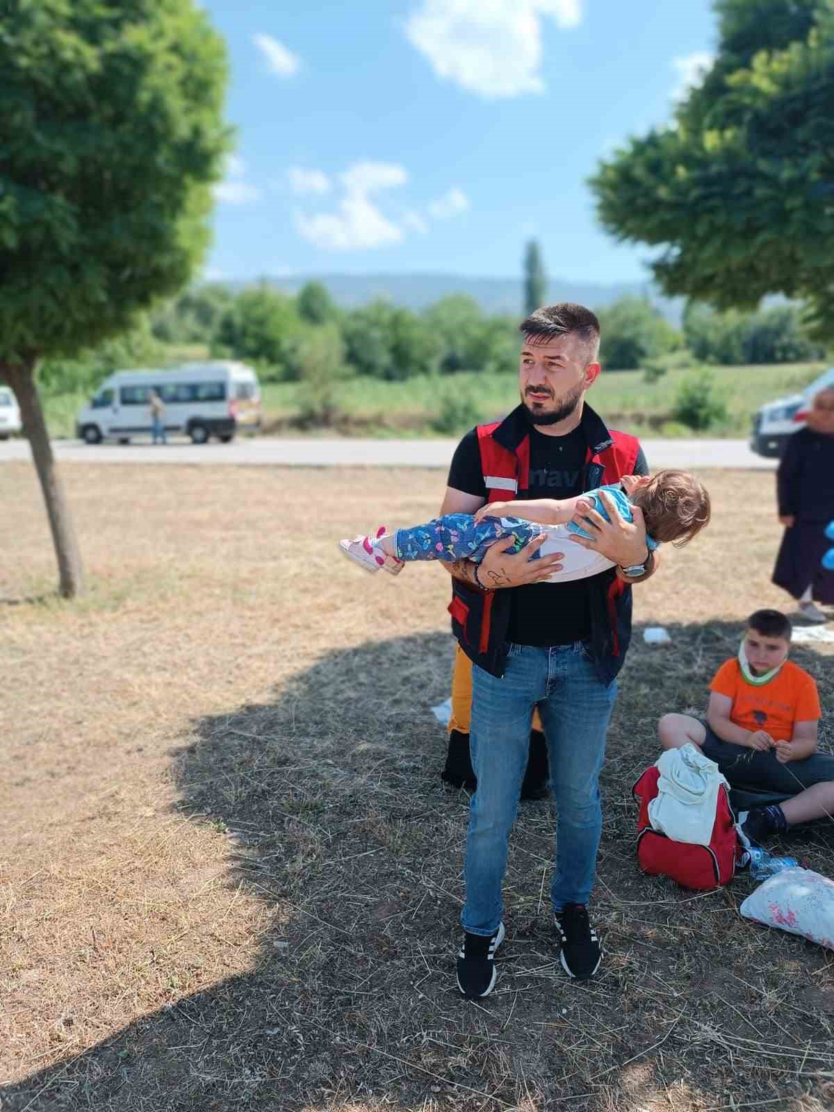 Tokat’ta bayram tatiline giderken kaza yaptılar: 3’ü ağır 18 yaralı
