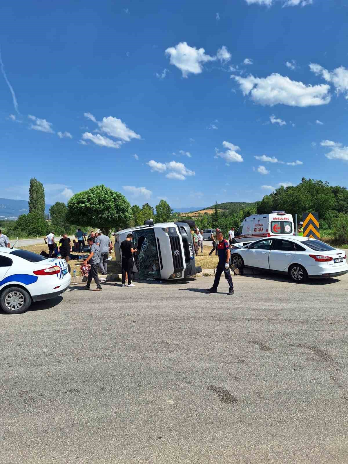 Tokat’ta bayram tatiline giderken kaza yaptılar: 3’ü ağır 18 yaralı
