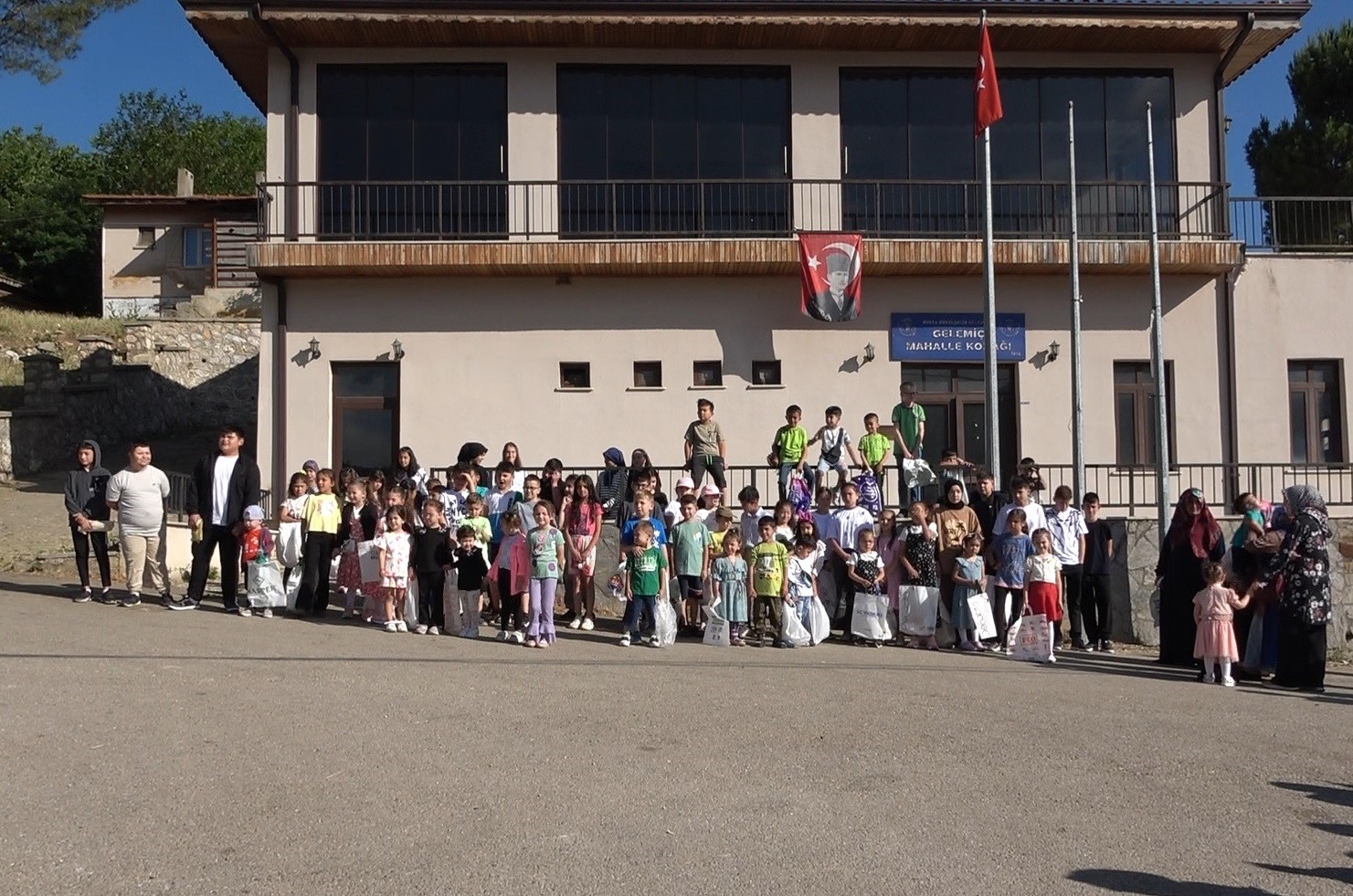 Çocuklar, bayram coşkusunu adak geleneğiyle erken yaşadı
