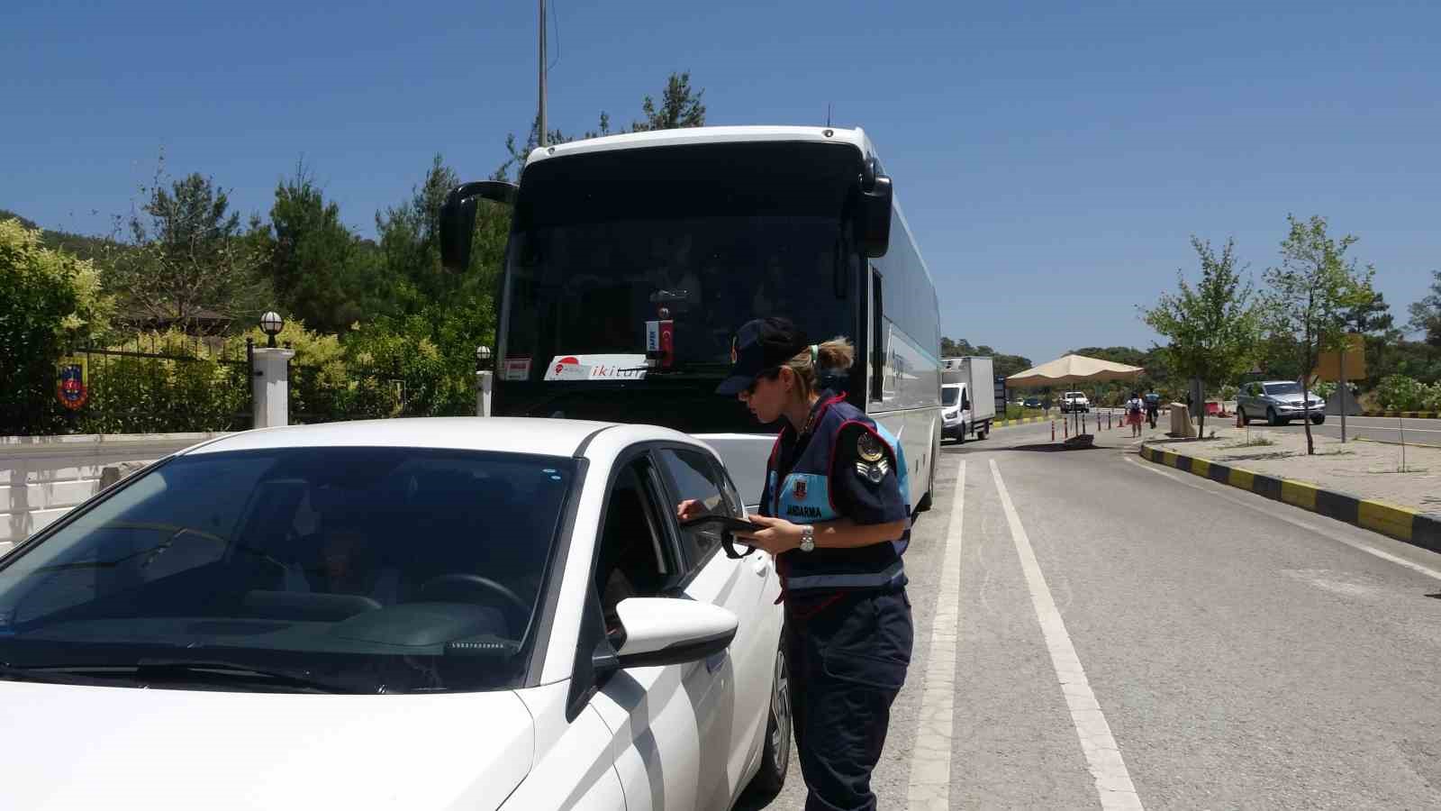 Marmaris ve Datça’ya 24 saatte 50 bin araç girdi
