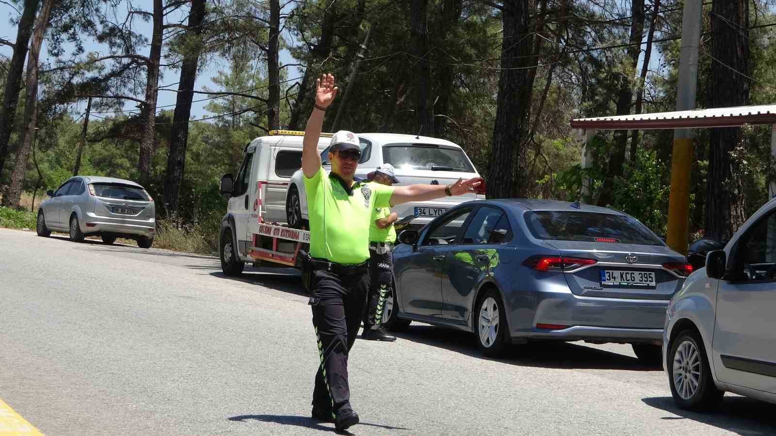 Marmaris ve Datça’ya 24 saatte 50 bin araç girdi
