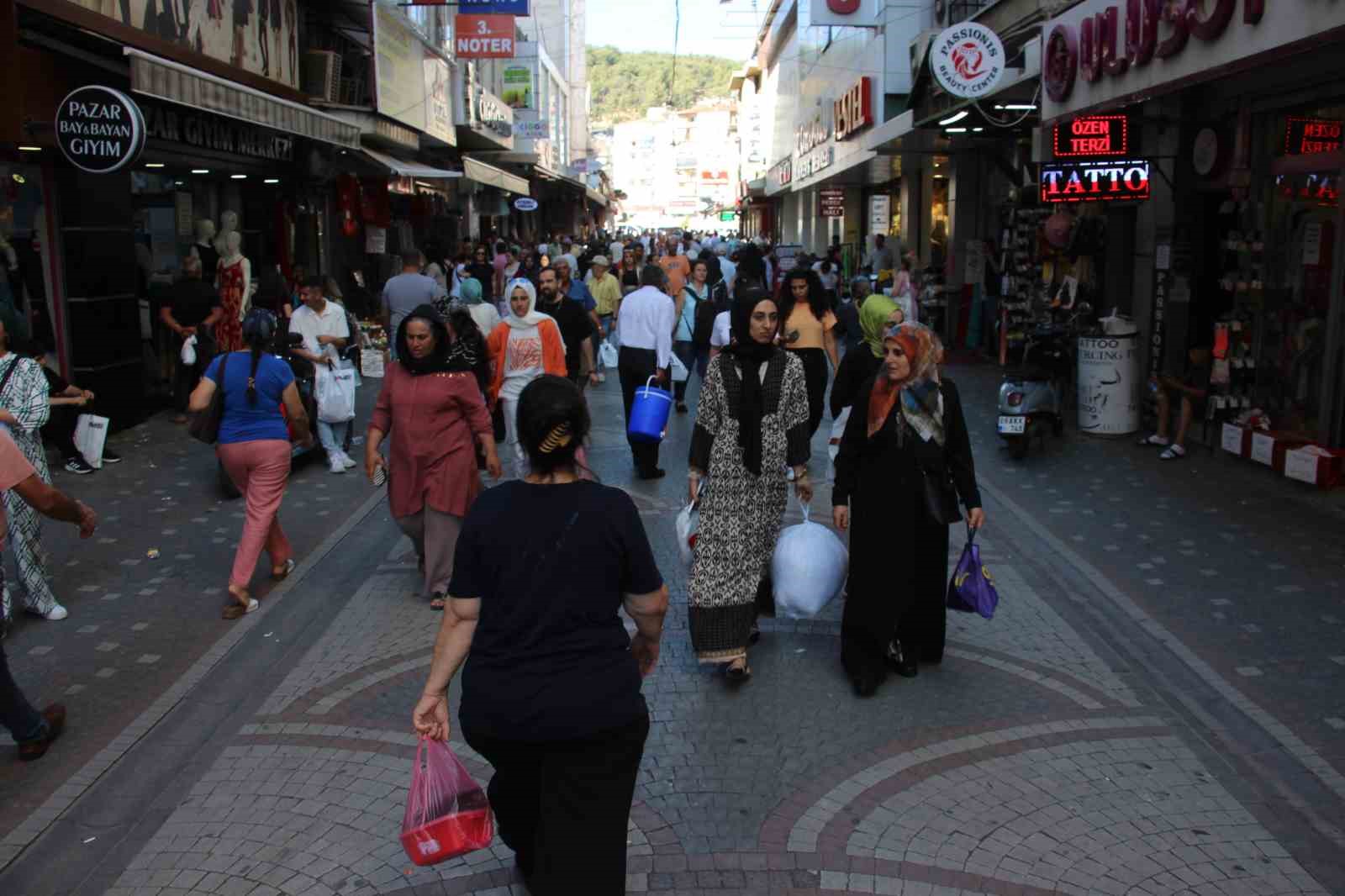 Aydın’da çarşı pazar yoğunluğu
