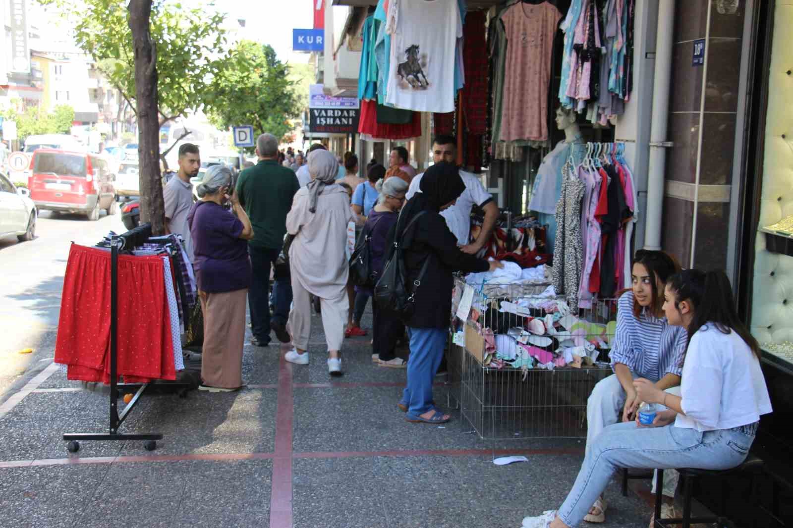 Aydın’da çarşı pazar yoğunluğu
