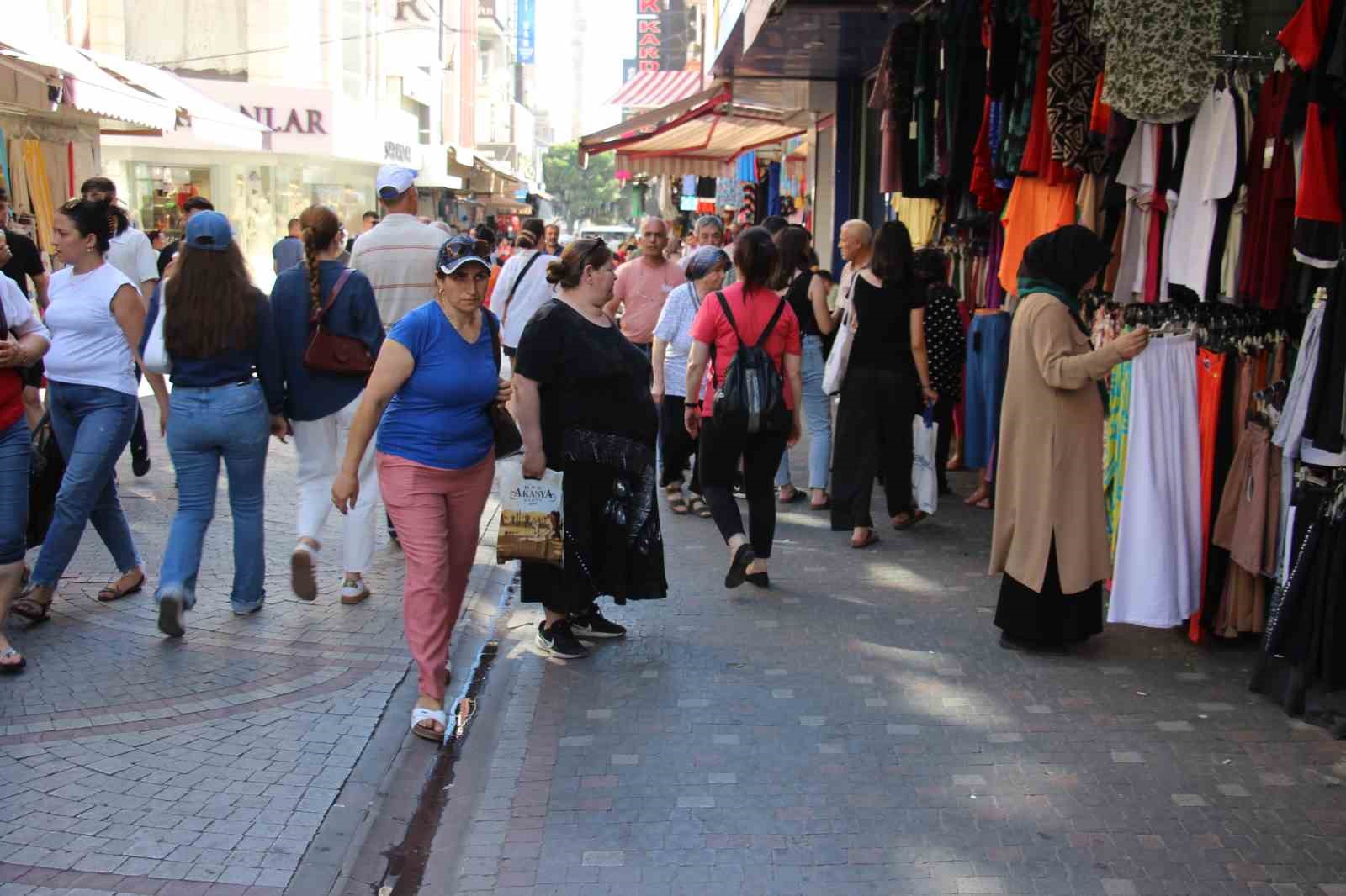 Aydın’da çarşı pazar yoğunluğu
