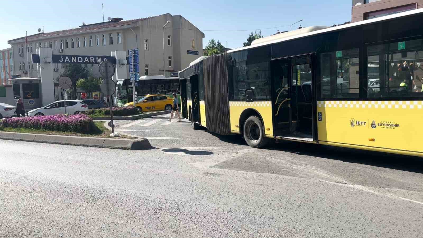 Arnavutköy’de İETT otobüsü arızalandı, trafikte uzun araç kuyruğu oluştu
