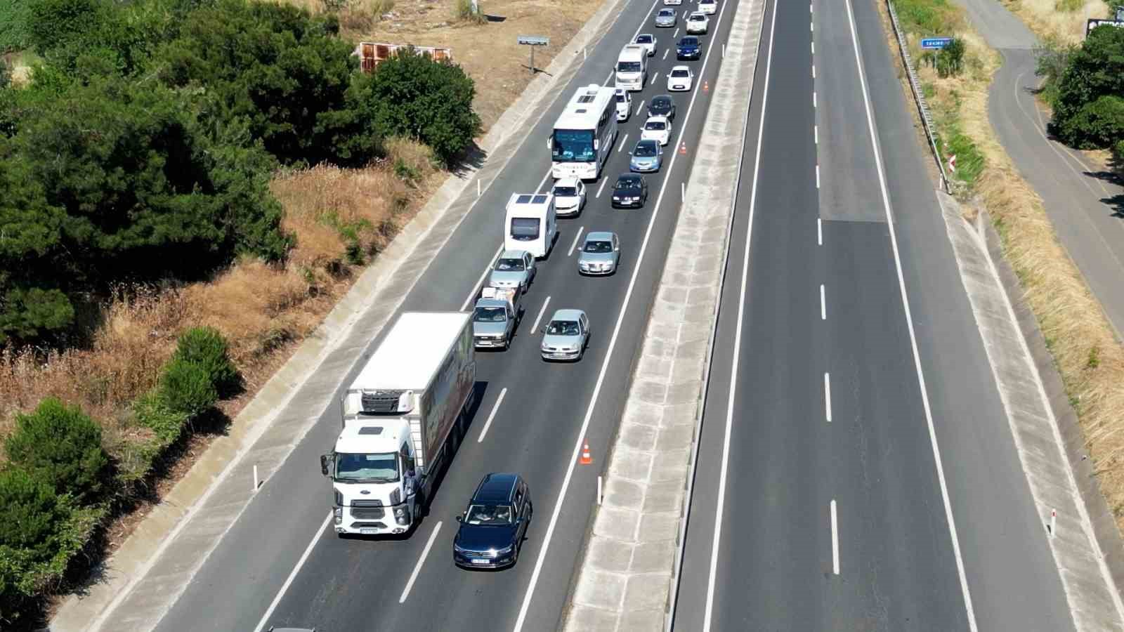 Bayram trafiği dron kamerasında: İstanbul-Tekirdağ yolunda büyük yoğunluk
