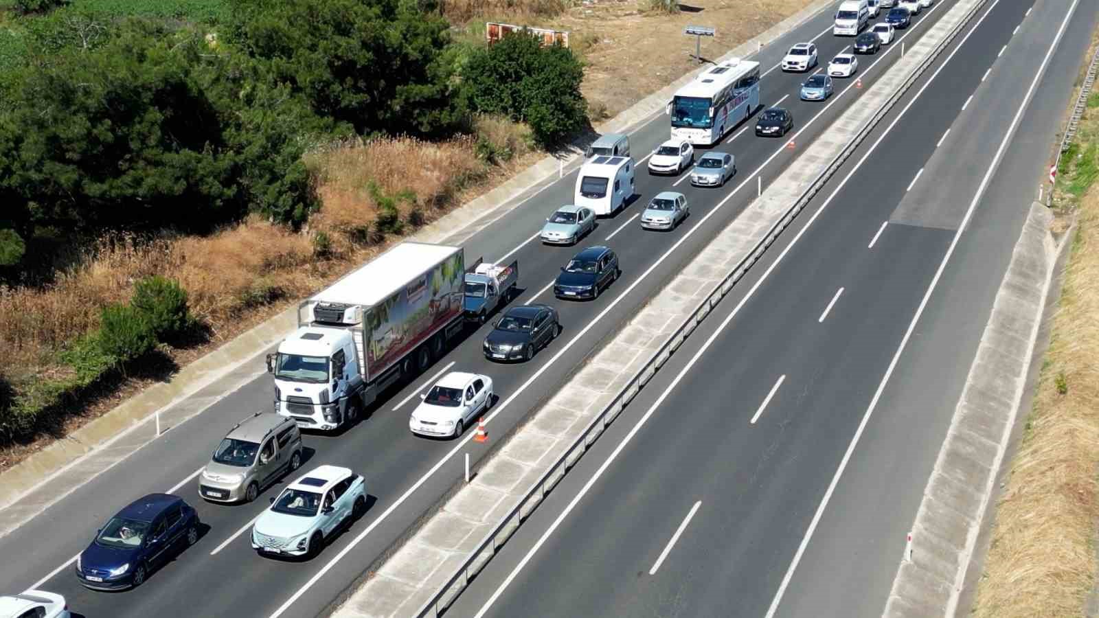 Bayram trafiği dron kamerasında: İstanbul-Tekirdağ yolunda büyük yoğunluk
