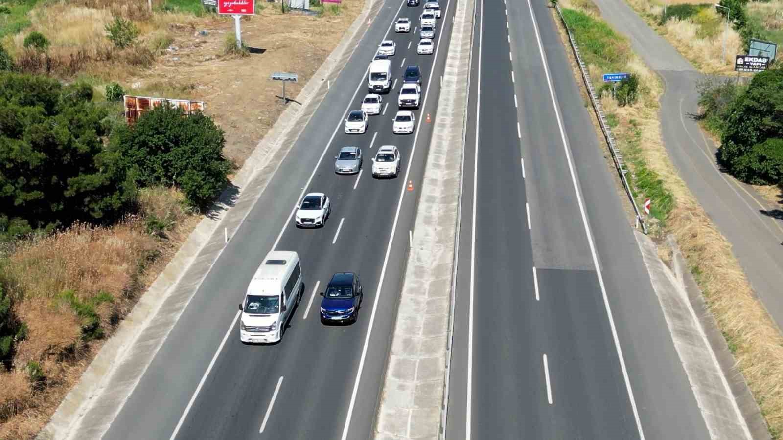 Bayram trafiği dron kamerasında: İstanbul-Tekirdağ yolunda büyük yoğunluk
