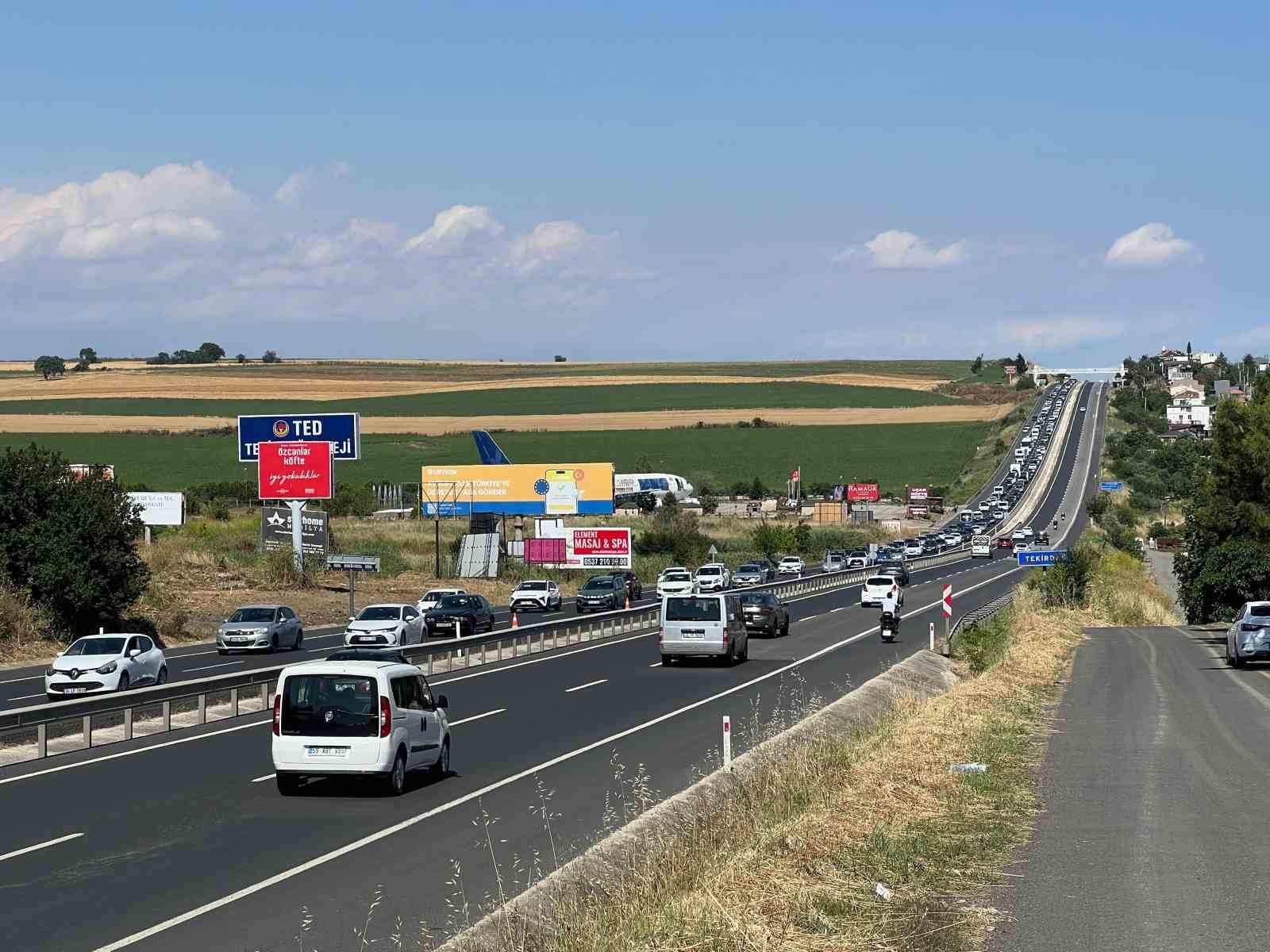 Bayram trafiği dron kamerasında: İstanbul-Tekirdağ yolunda büyük yoğunluk
