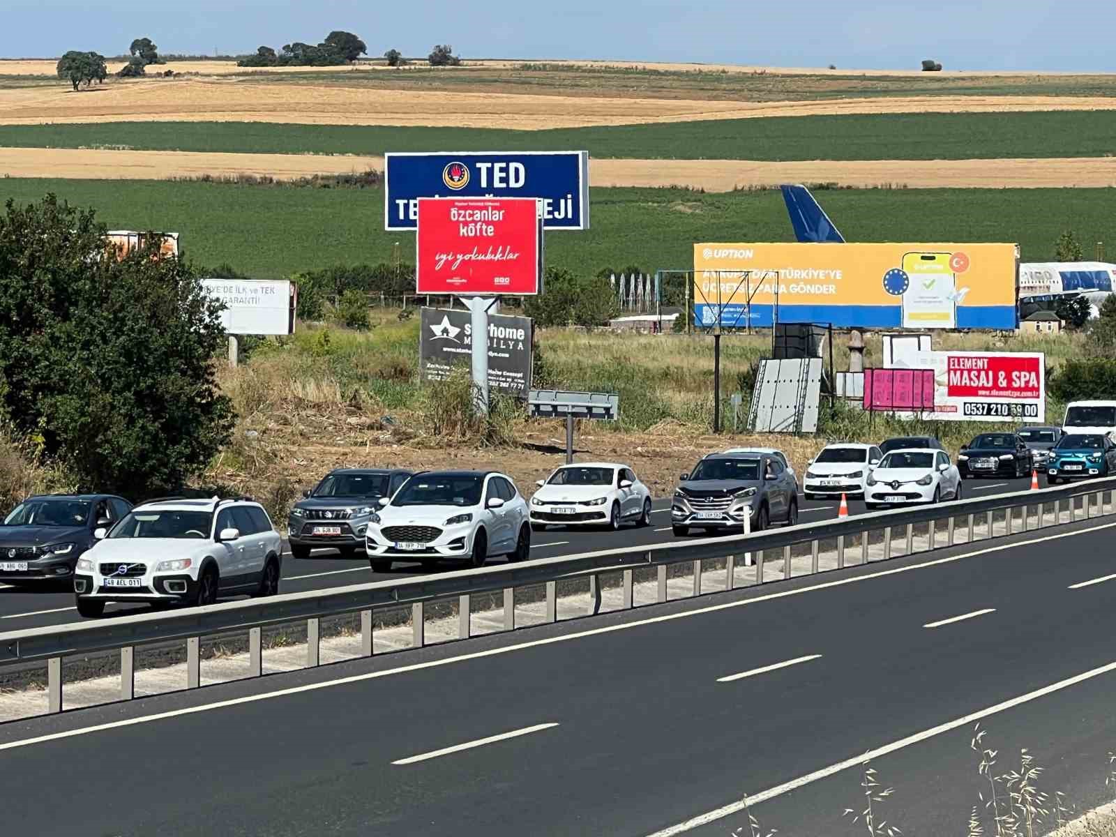 Bayram trafiği dron kamerasında: İstanbul-Tekirdağ yolunda büyük yoğunluk
