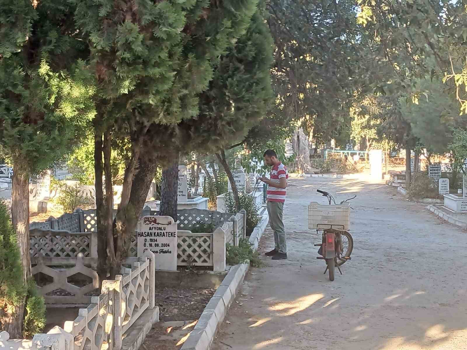 Bayram öncesi Aydın’da mezarlıklar ziyaretçilerle doldu
