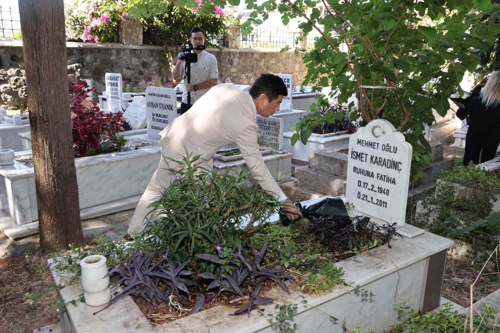 Başkan Ünlü, merhum belediye başkanlarını unutmadı
