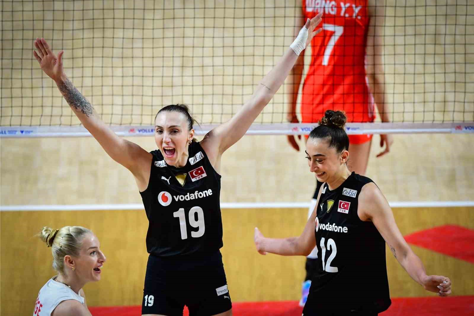 2024 FIVB Voleybol Milletler Ligi: Çin: 3 - Türkiye: 2
