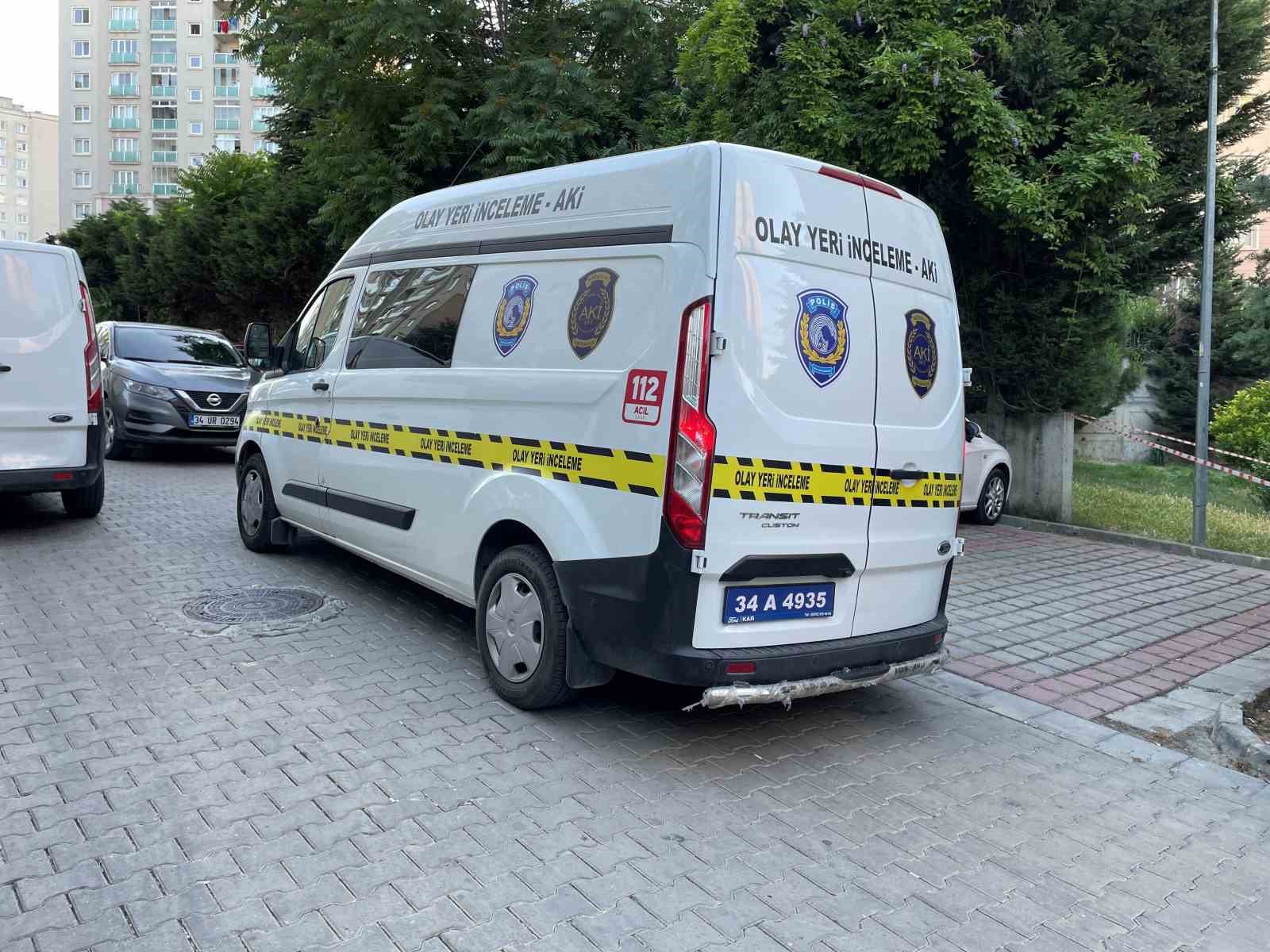 Arnavutköy’de lamba değiştirirken balkondan düşen komiser hayatını kaybetti
