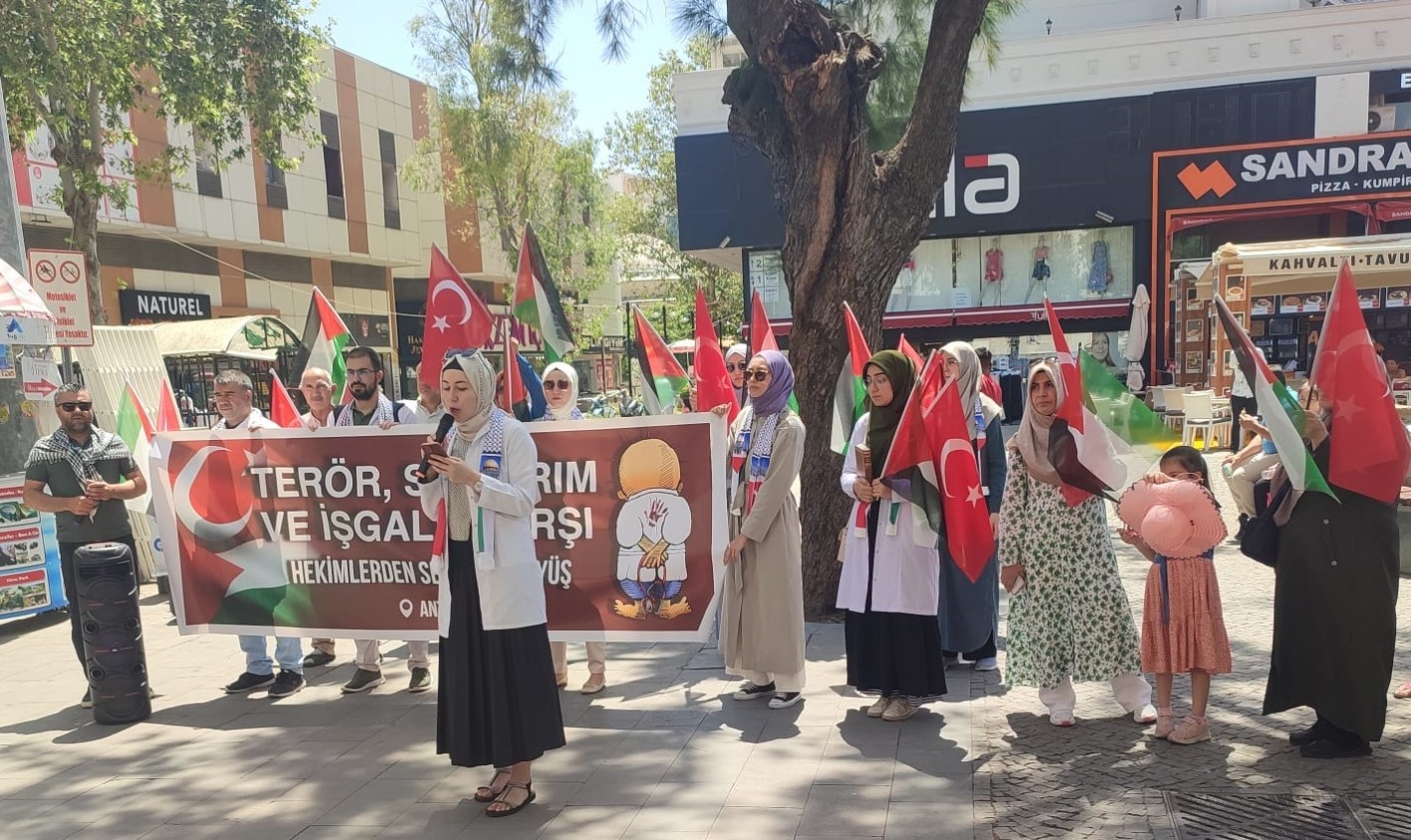 Hekim ve sağlık çalışanlarından Filistin için ‘Sessiz Yürüyüş’
