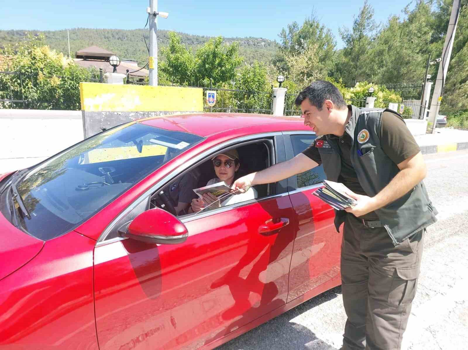 Muğla’da ormancılardan tatilcilere broşürlü ‘Yangın’ uyarısı
