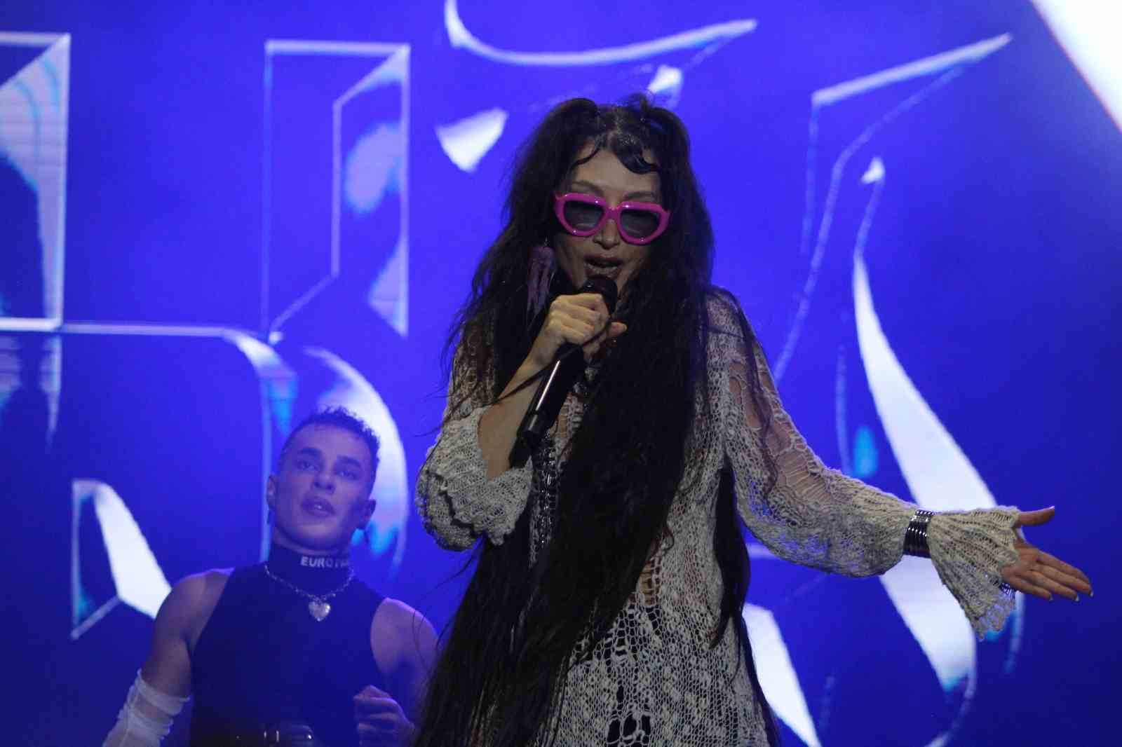 Tekirdağ Kiraz Festivali’nde KÖFN ve Hande Yener sahne aldı
