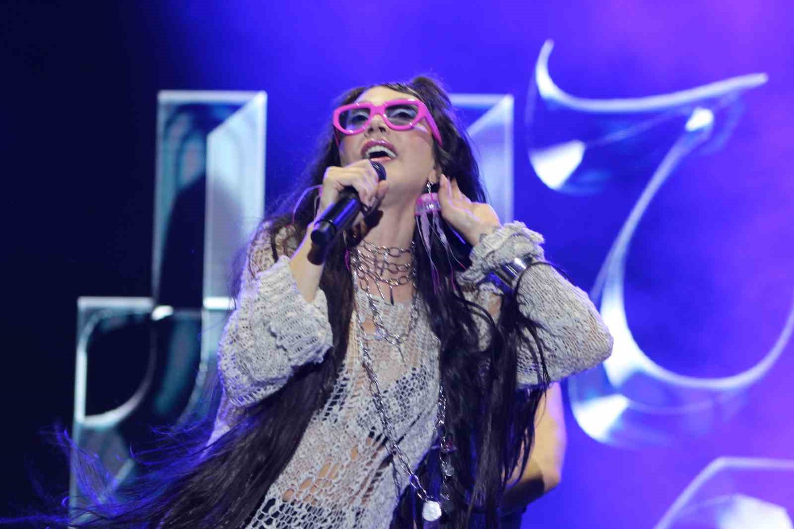 Tekirdağ Kiraz Festivali’nde KÖFN ve Hande Yener sahne aldı
