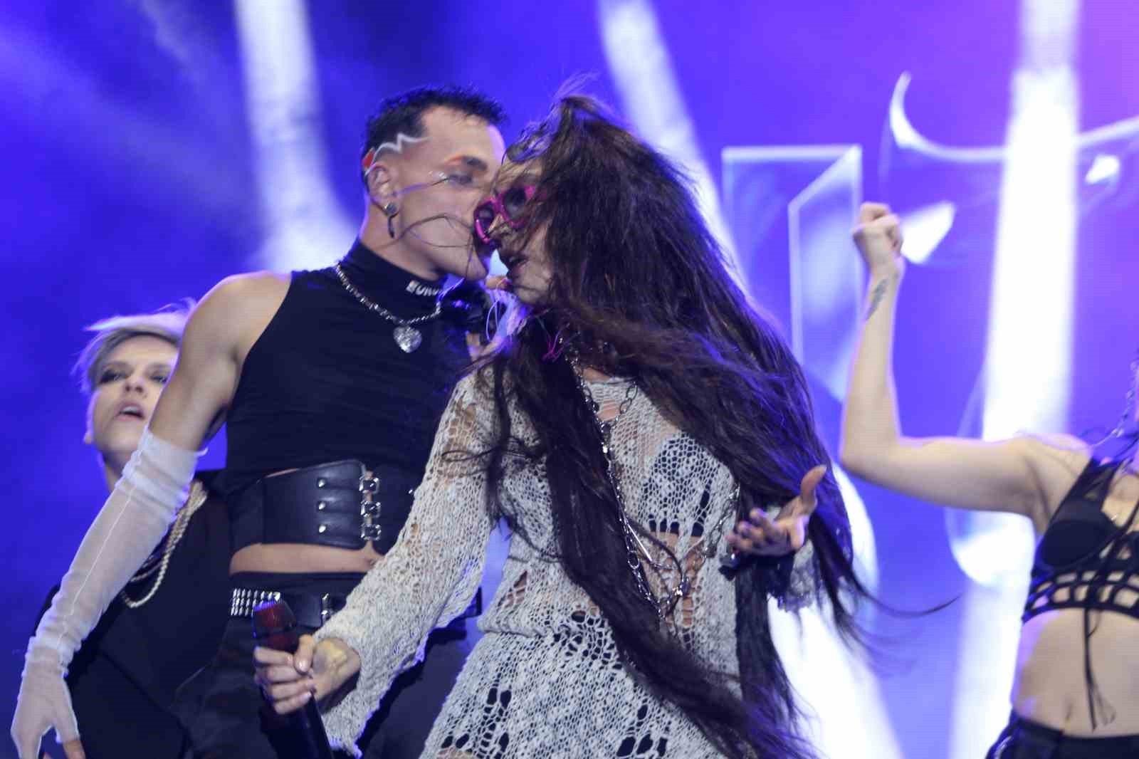 Tekirdağ Kiraz Festivali’nde KÖFN ve Hande Yener sahne aldı
