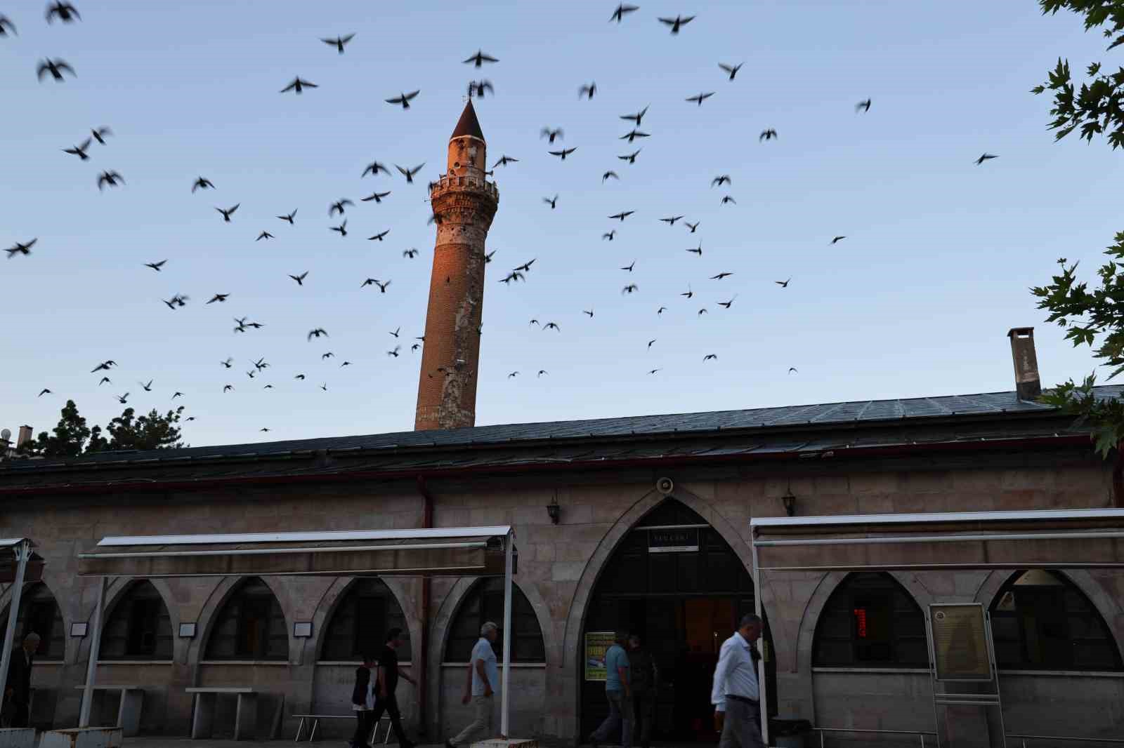 831 yıllık camide Kurban Bayramı namazı kılındı
