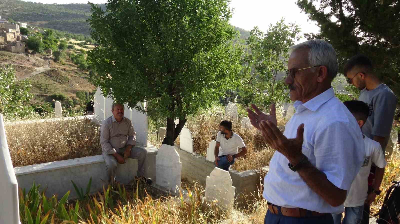 Her Babalar Günü’nde şehit edilen ailesini ziyaret ediyor
