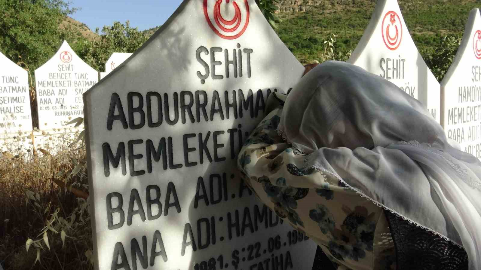 Her Babalar Günü’nde şehit edilen ailesini ziyaret ediyor
