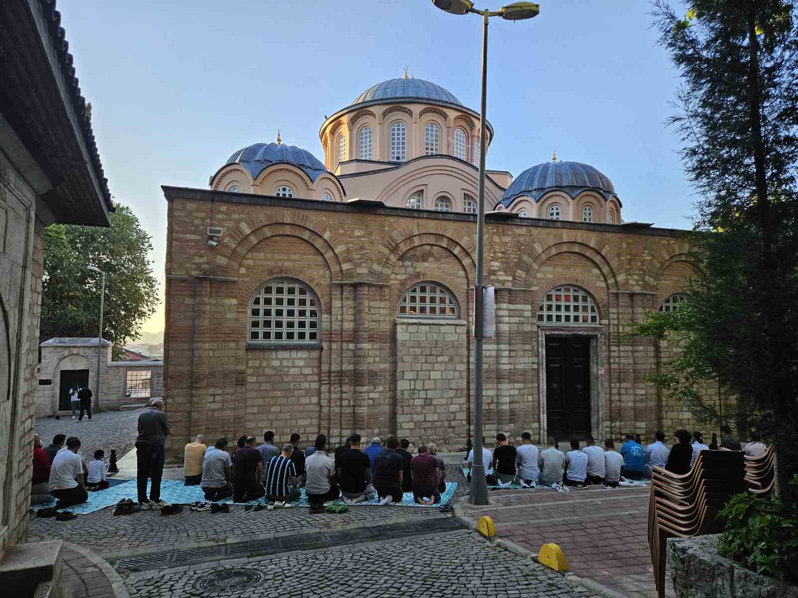 Kariye Camii’nde 79 yıl aradan sonra ilk bayram namazı kılındı
