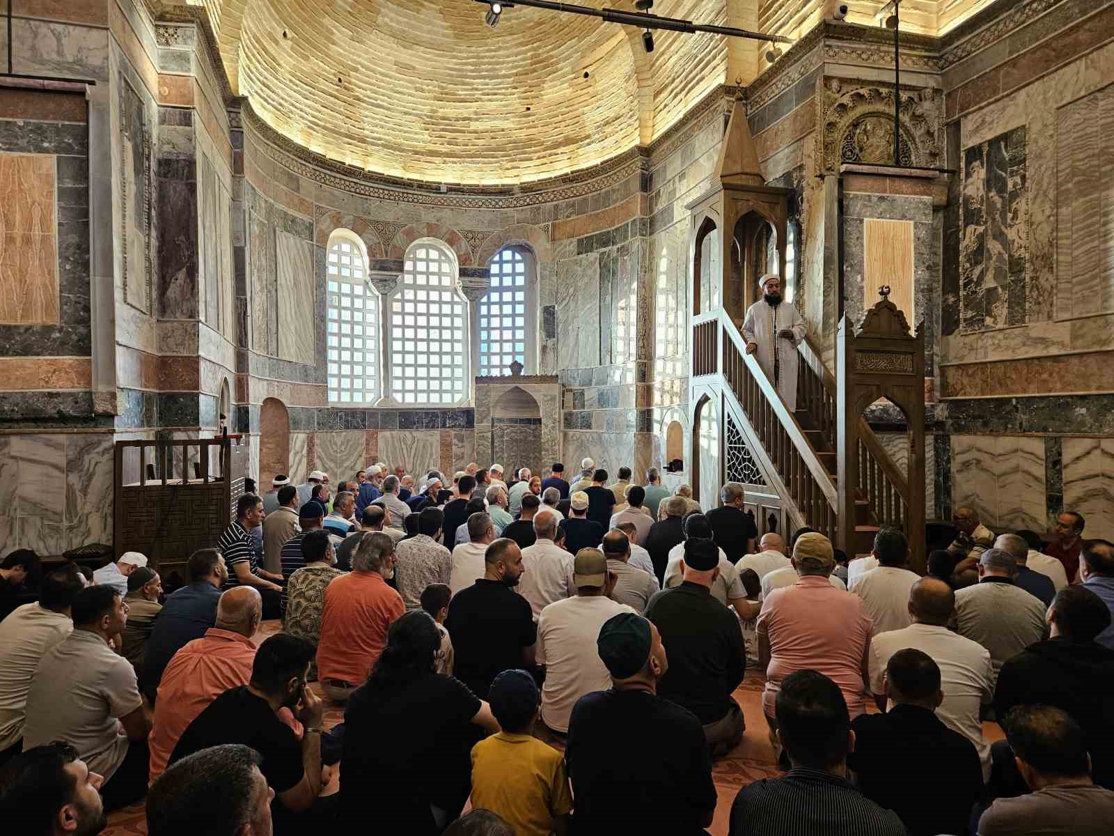 Kariye Camii’nde 79 yıl aradan sonra ilk bayram namazı kılındı
