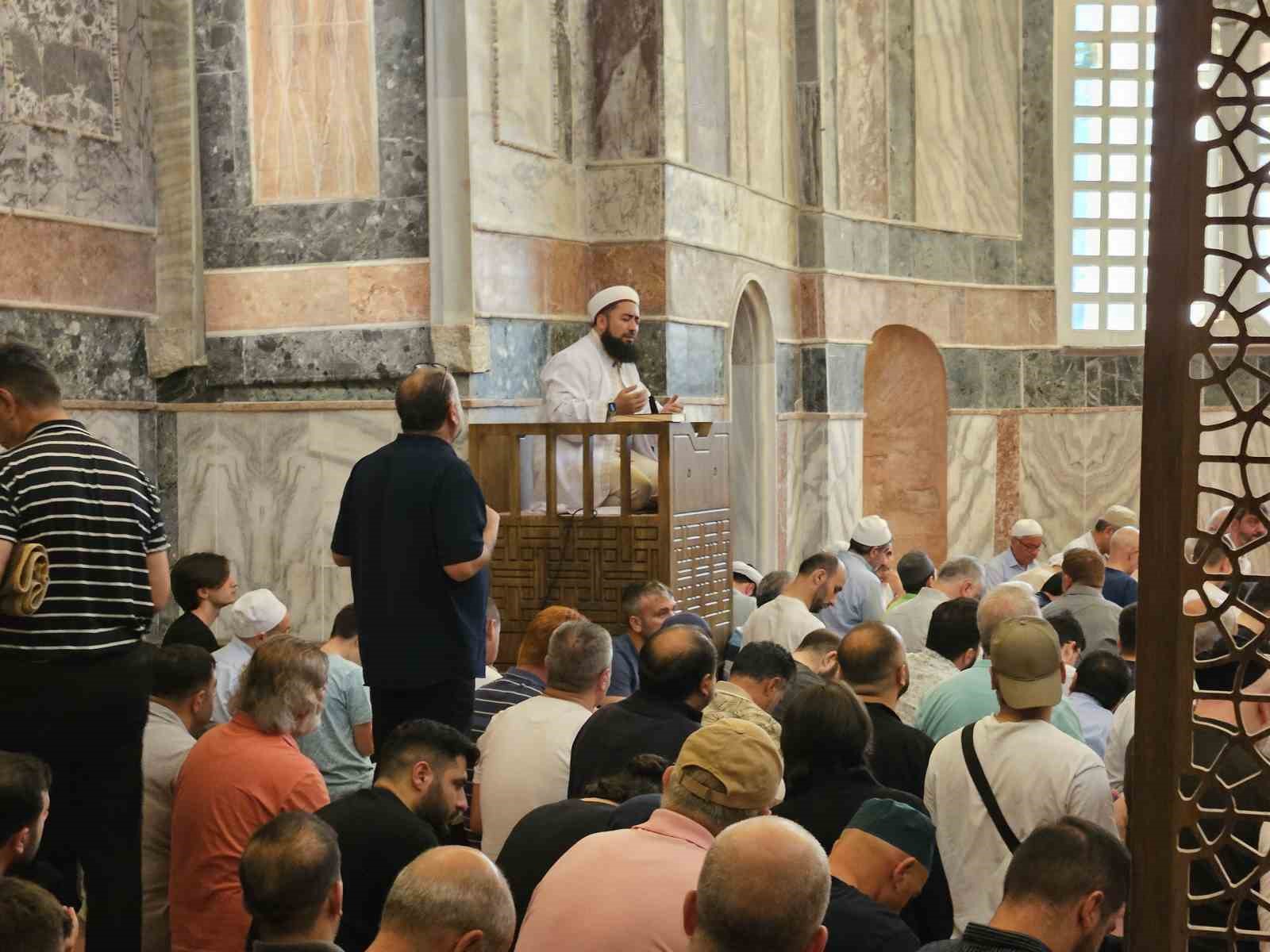 Kariye Camii’nde 79 yıl aradan sonra ilk bayram namazı kılındı
