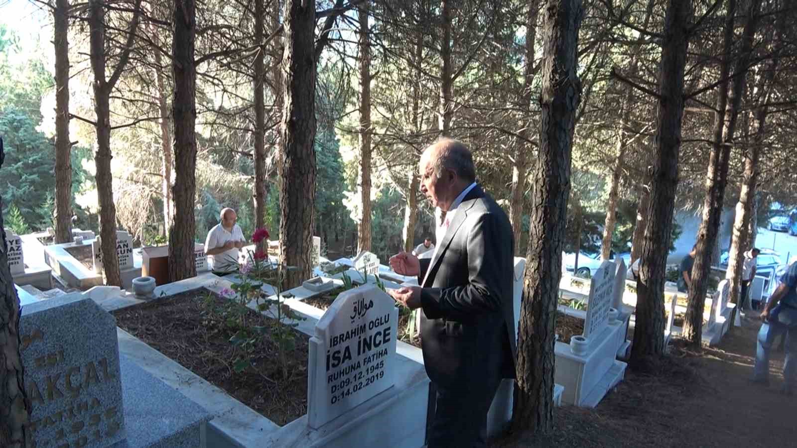 Muharrem İnce bayram namazını köyünde kıldı
