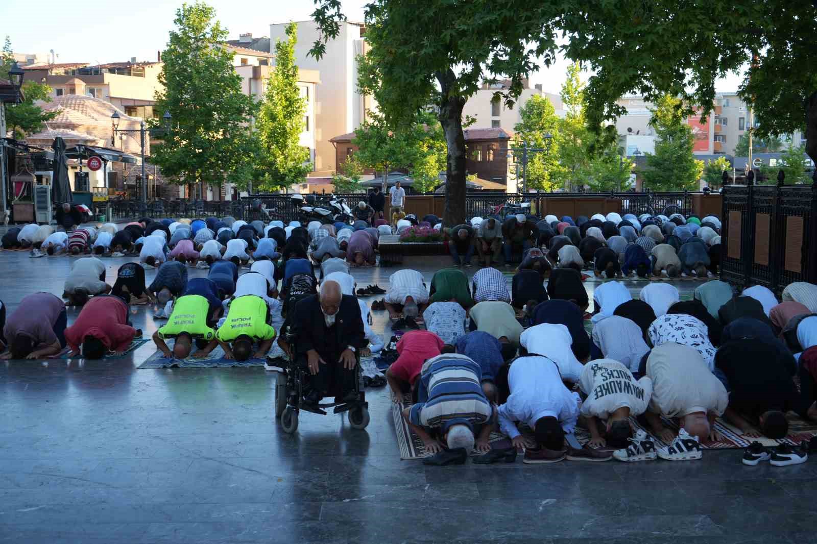 Balıkesir protokolü Zağnos Paşa Cami’nde buluştu
