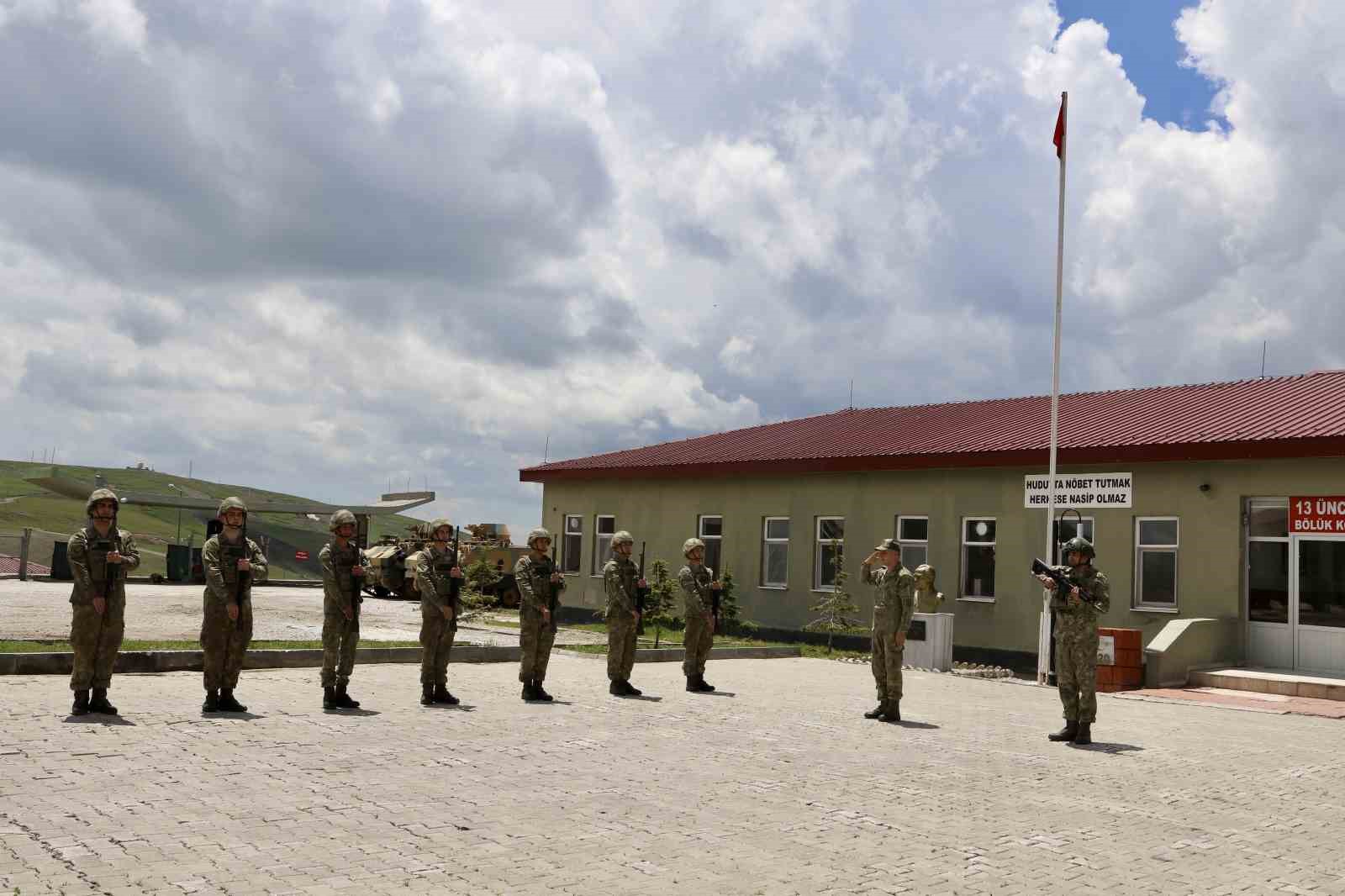 ’Hudut Kartalları’ bayramda da elleri tetikte sınır nöbetinde
